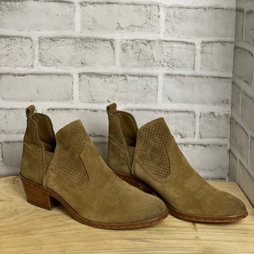 Vince Camuto Pedrina Woman's Sz 6.5 Brown Suede Western Ankle Boots Studded Sole